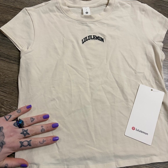 NWT Lululemon Organic Cotton Baby Tee *Collegiate (Light Ivory/Black) Size S - Picture 4 of 5